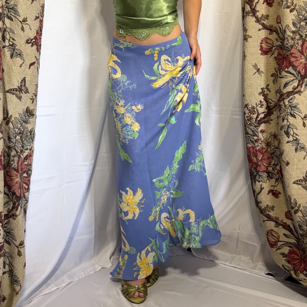 EMMA JAMES Gorgeous reversible blue maxi skirt with yellow lily flower pattern